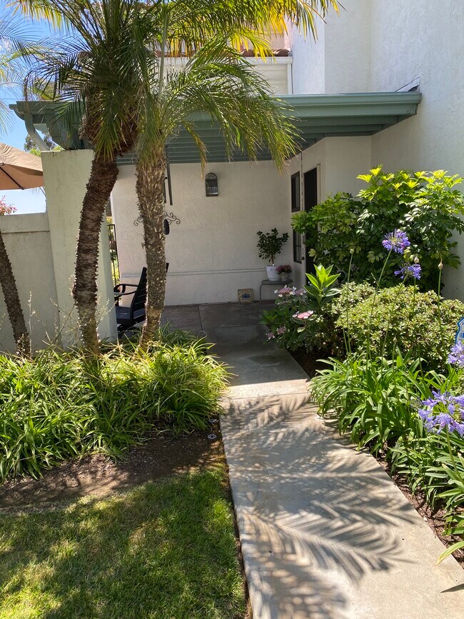 Entry - 3648 Azure Cir