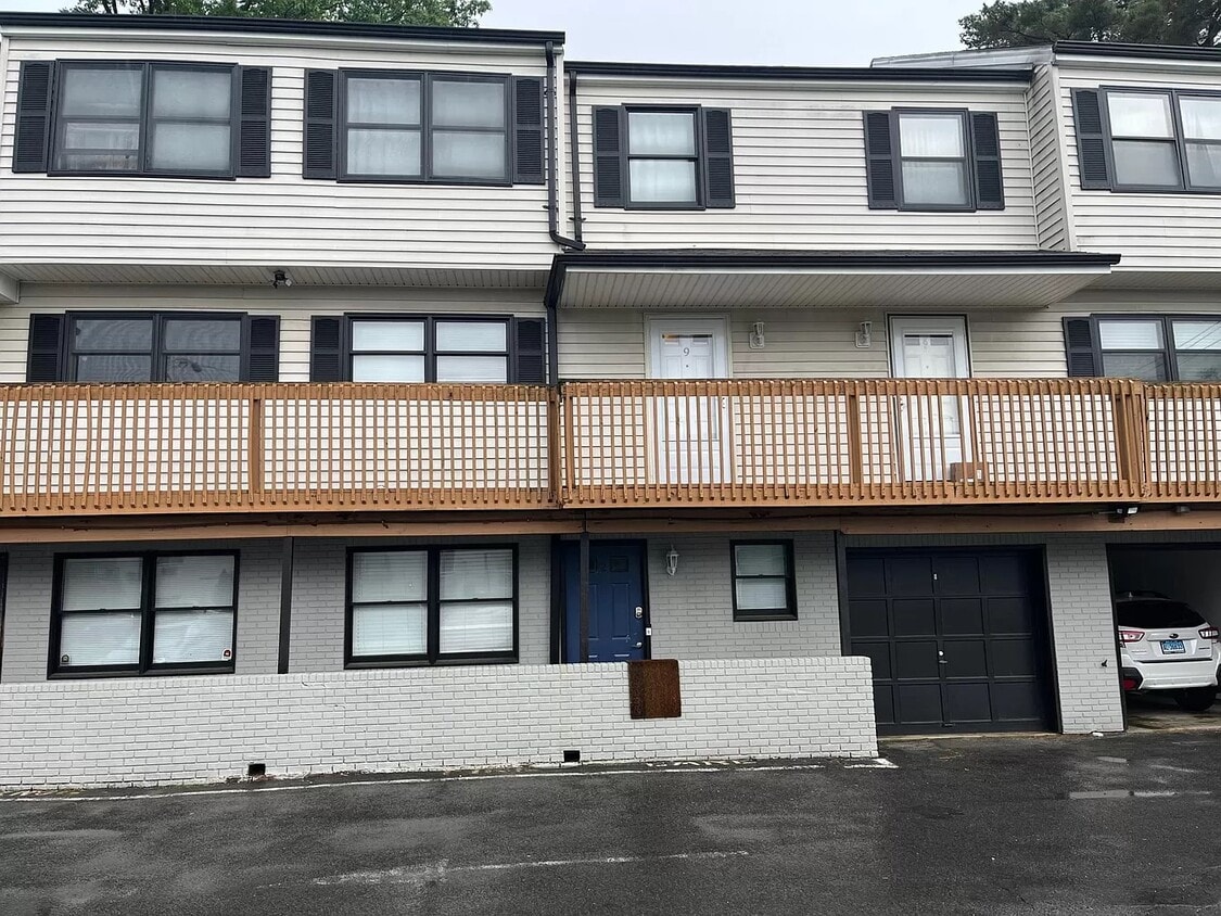 11 Tuttle St Unit Apt 2, Stamford, CT 06902 Condo for Rent in