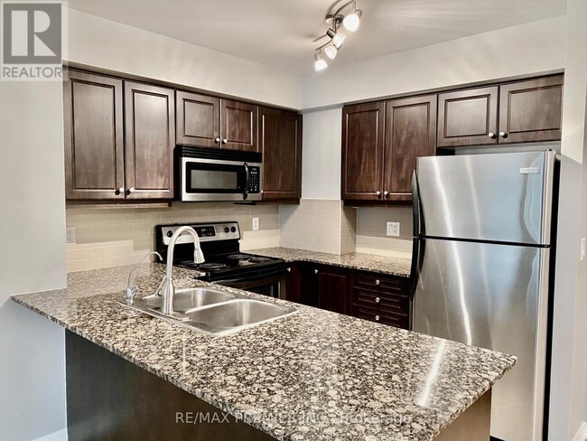 Building Photo - 1403 Royal York Rd