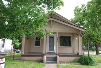 Building Photo - 607 W Broadway Ave