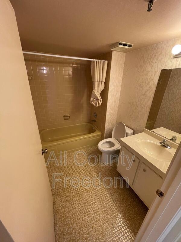 Building Photo - 4570 W 18th Ave