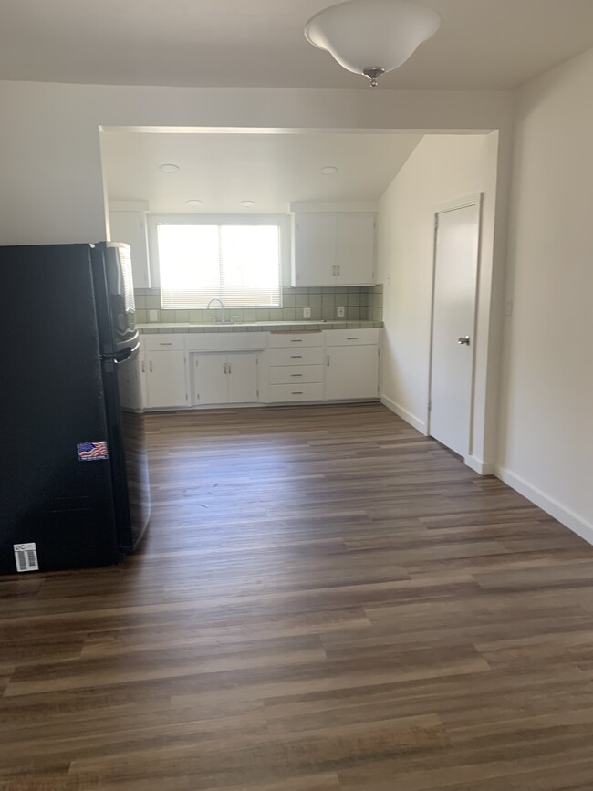Building Photo - 526 Camino El Estero
