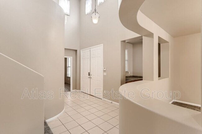 Building Photo - 5645 Wedgefield St