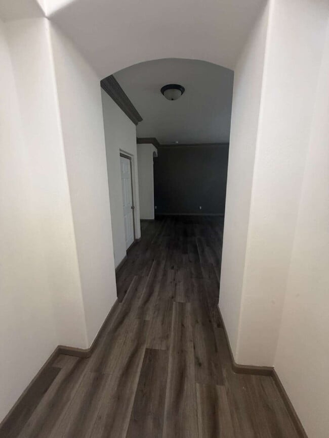 Building Photo - Beautiful 3 Bedroom, 2 Bathroom Home with Open Floor Plan & Spacious Backyard