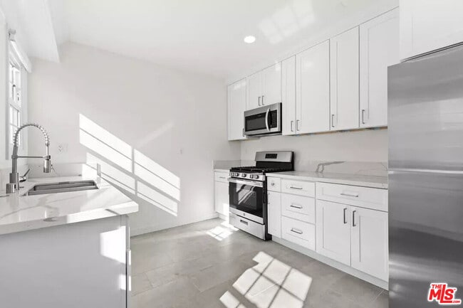 Foto del edificio - 1235 S Tremaine Ave