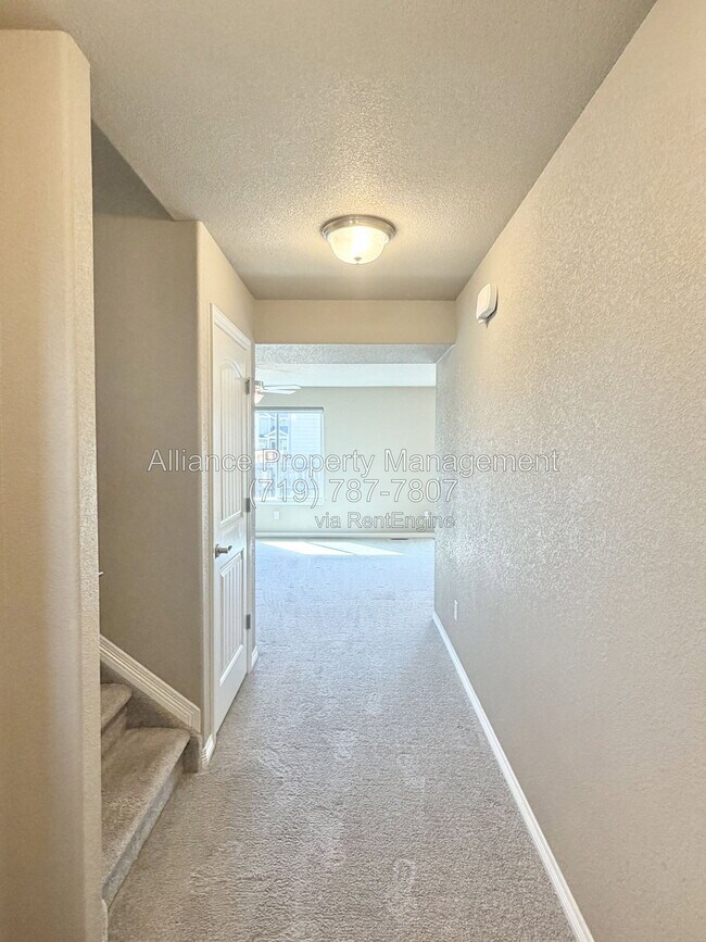 Building Photo - 10929 Aliso Dr