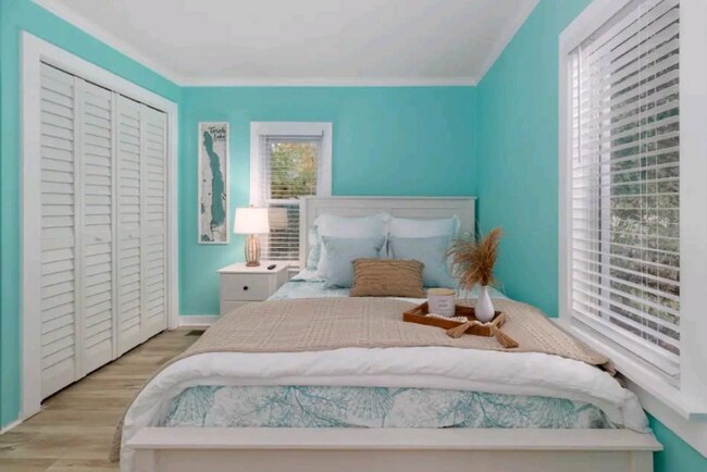 Building Photo - 10166 SE Torch Lake Dr