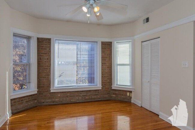 Foto del edificio - 4 bedroom in Chicago IL 60657