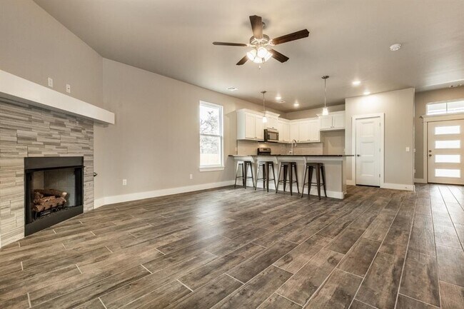 Foto del edificio - 2541 Fallview Dr