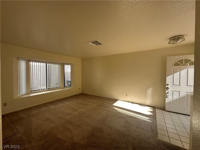 Building Photo - 373 Lander Dr