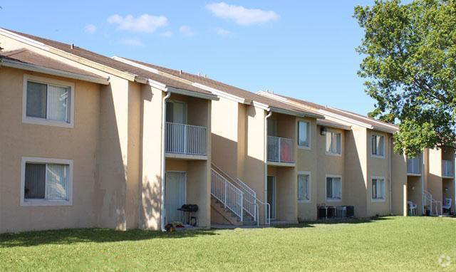 Building Photo - Colony Lakes