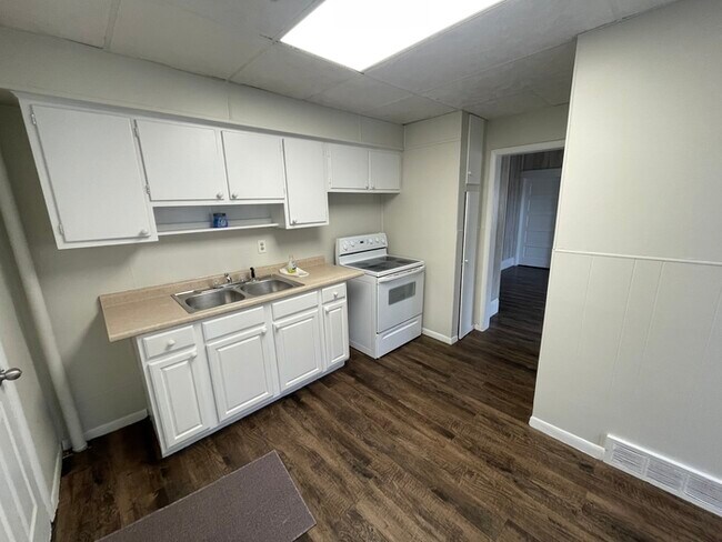 Foto del edificio - Conveniently Located Apartment just outsid...
