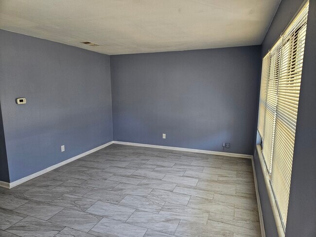 Foto del edificio - 2211 Patou Dr W