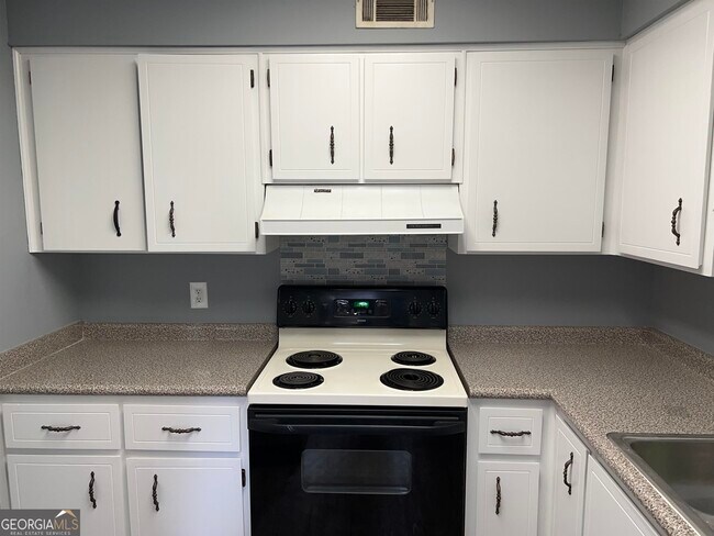 Building Photo - 372 Hummingbird Cir