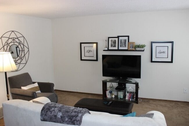 Building Photo - Marcy Holmes Side By Side Duplex, Laundry,...