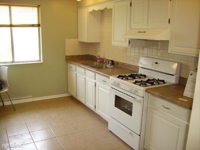 Foto del edificio - 3 br, 1 bath Townhome - 2614 W Wardcliffe Dr