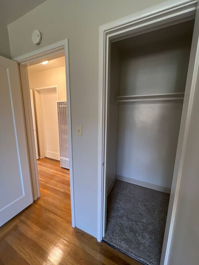 Building Photo - A Must See! Spacious 2-Bedroom Apartment w...