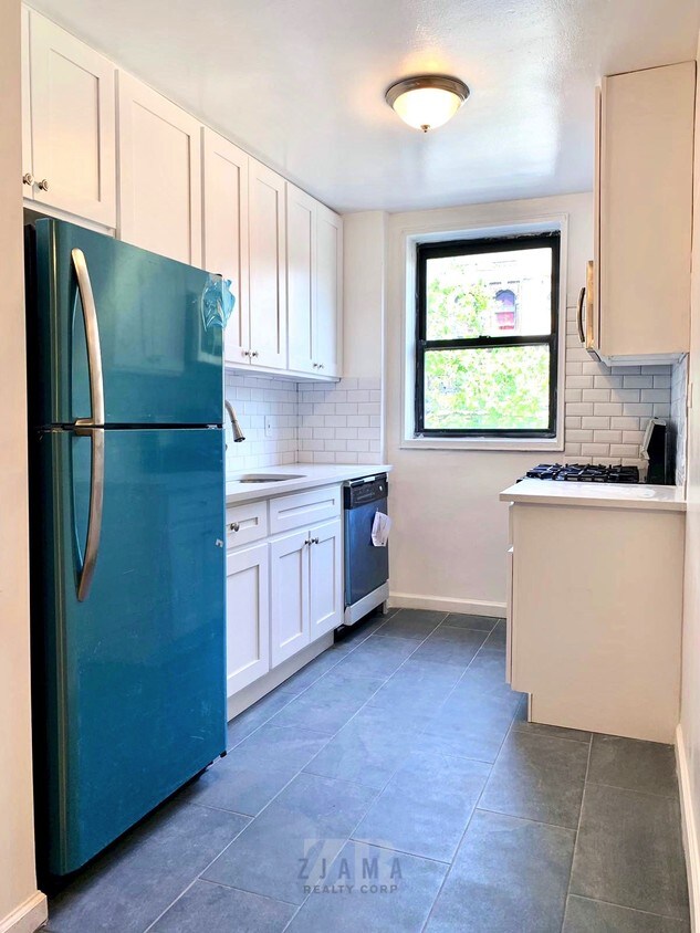 Primary Photo - 222 E 17th St