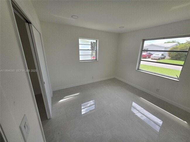 Foto del edificio - 600 SW 8th Pl