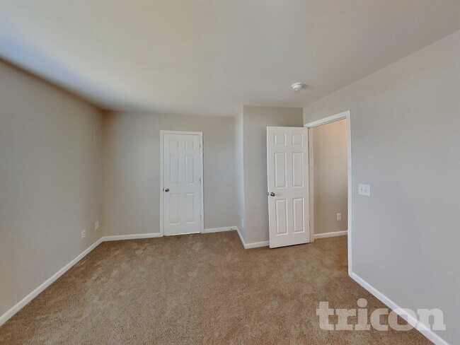 Foto del edificio - 1024 Daniel Ln