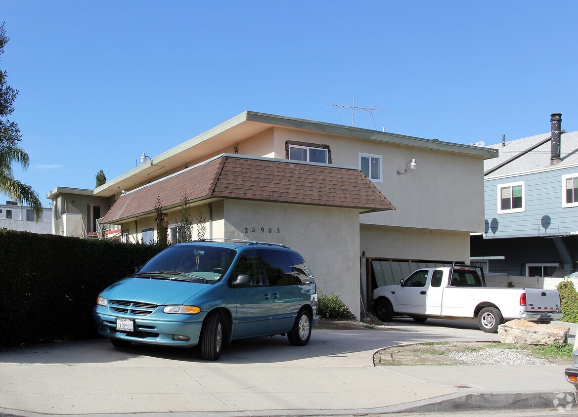 Building Photo - 25903 Cypress St