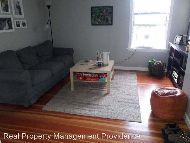 Foto del edificio - 3 br, 1 bath House - 697 Pleasant Street