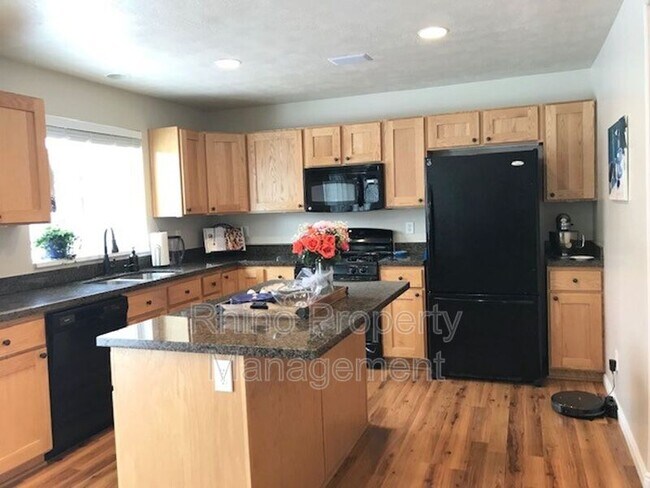 Building Photo - 1061 Fox Hollow Dr