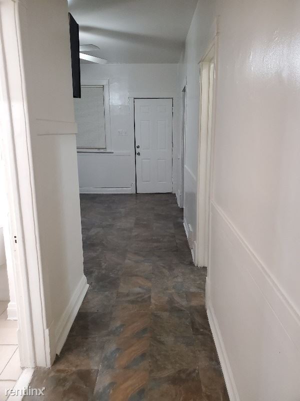 Foto del edificio - 2807 E 83rd St