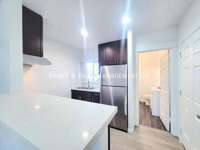 Foto del edificio - 519 W 8th St