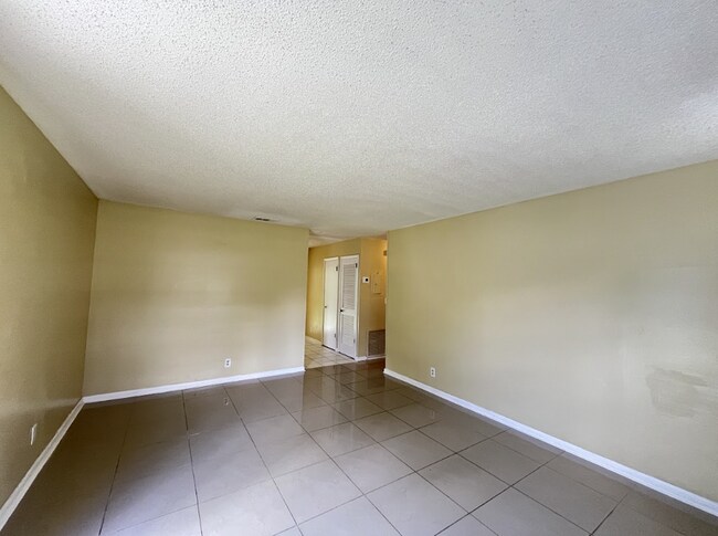 Foto del edificio - 7500 Necia Dr S