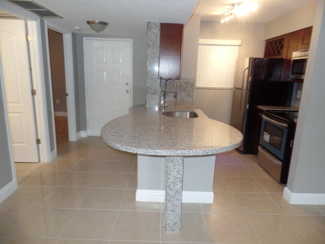 Photo - 2890 N Oakland Forest Dr (Oakland Park, FL)
