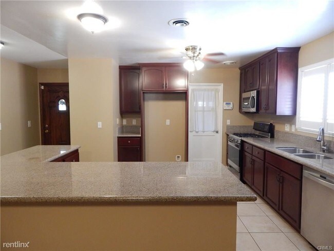 Building Photo - 4 br, 2 bath House - 20120 Diehl St