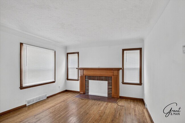 Foto del edificio - 11431 Laing St