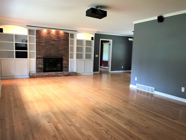 Foto del edificio - 5826 Barton Rd