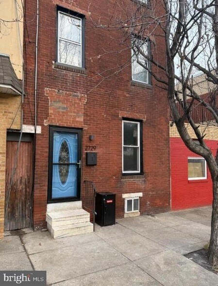 Building Photo - 2729 E Cambria St
