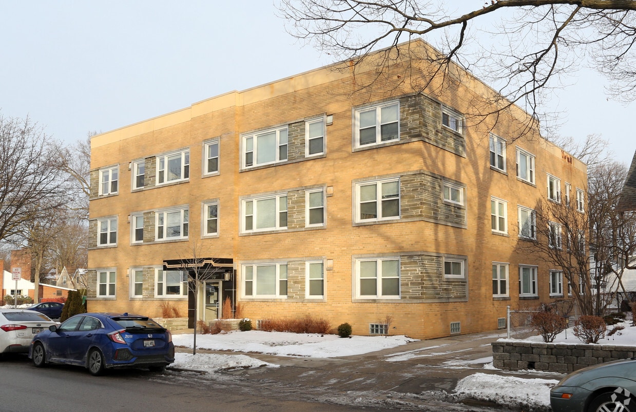 Building Photo - 700 E Henry Clay St