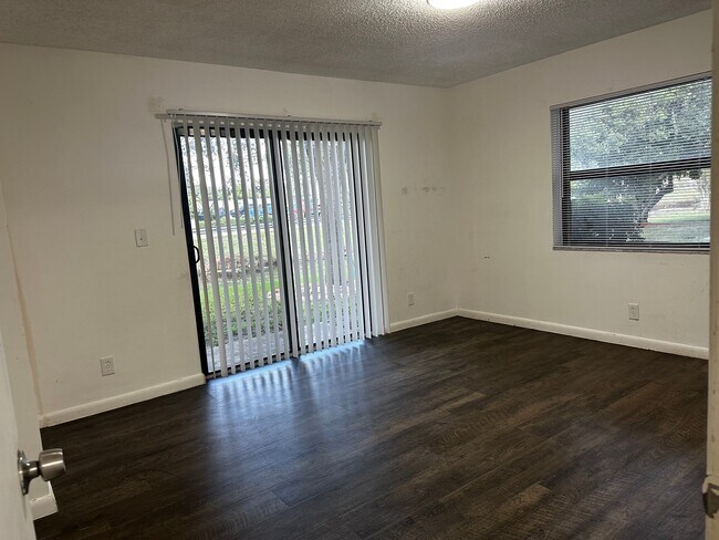 Building Photo - 10875 NW 45th St