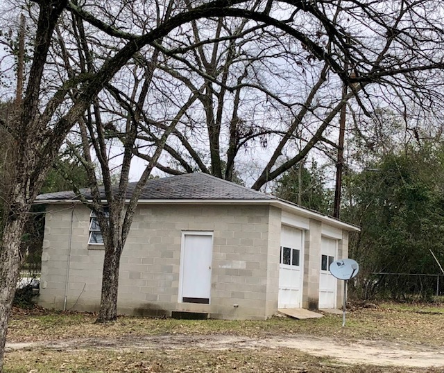 HUGE detached 2-car garage - 144 Pineview Rd
