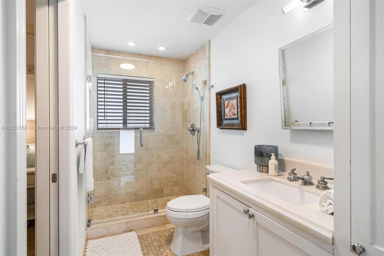 Building Photo - 1130 Venetian Way