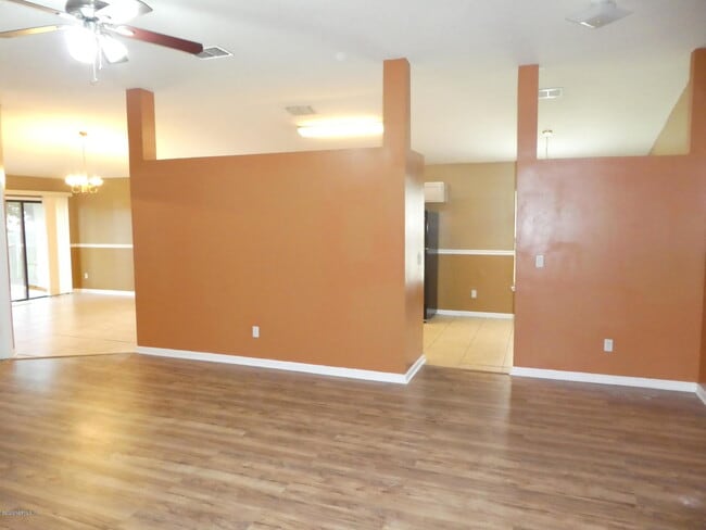 Foto del edificio - 955 Otter Creek Dr