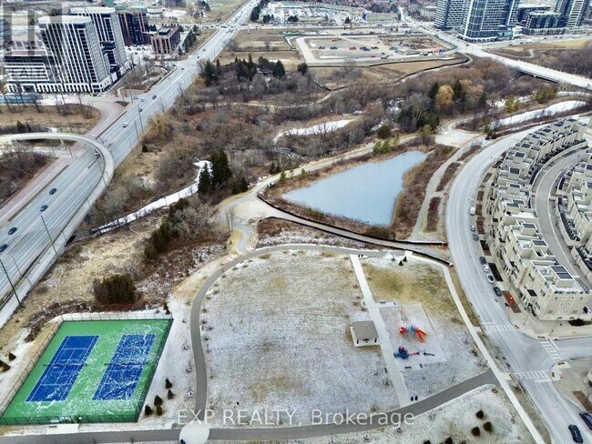 Photo du bâtiment - 10 Rouge Valley Dr W