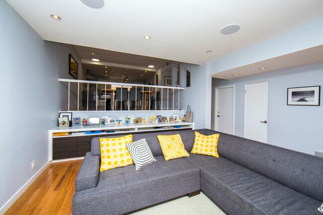 Building Photo - 13210 Admiral Ave