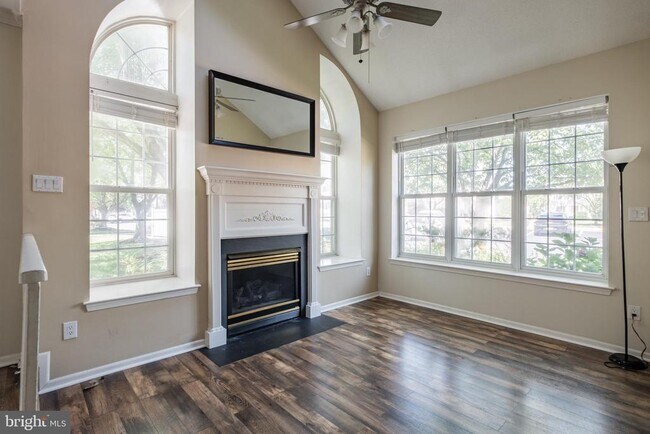 Building Photo - 1607 Saxony Dr