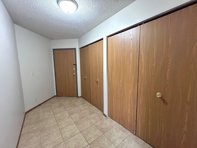 Foto del edificio - 3 Bedroom/2 Bathroom Apartment