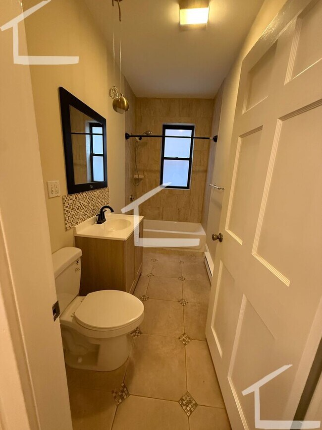 Foto del edificio - Luxuriously Renovated apartment perfect for BU students, available 9/1/26