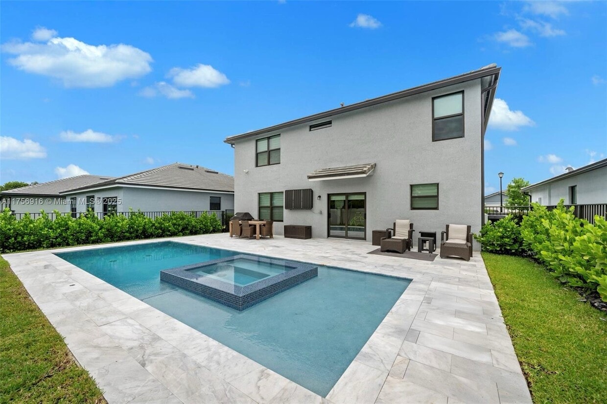 Foto principal - 3142 Poinciana St