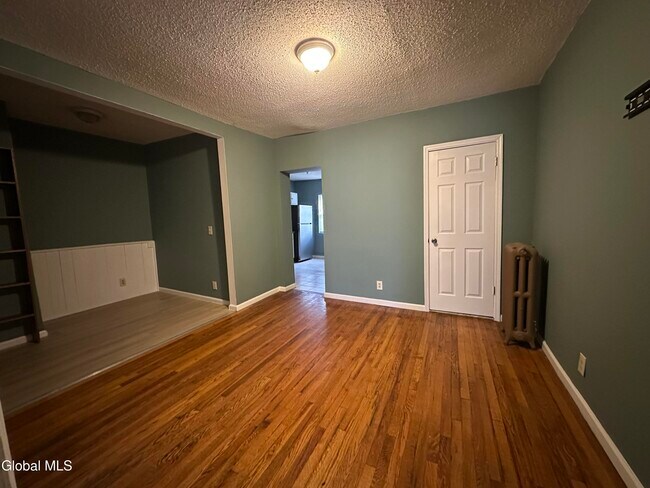 Foto del edificio - 144 Dove St