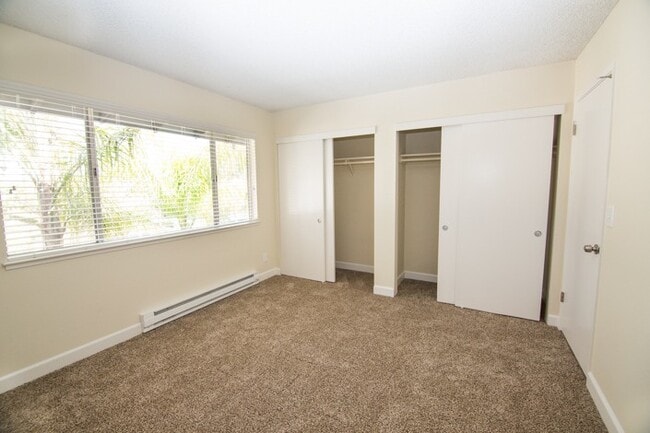 Building Photo - Twelve Oaks Apartments