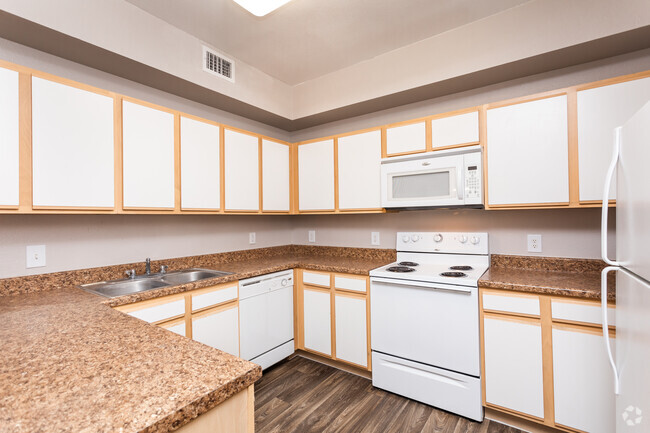 2BR, 2BA - 985SF Kitchen - Residences at Salado