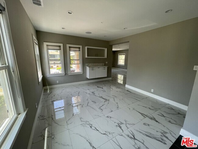 Foto del edificio - 842 S Wooster St